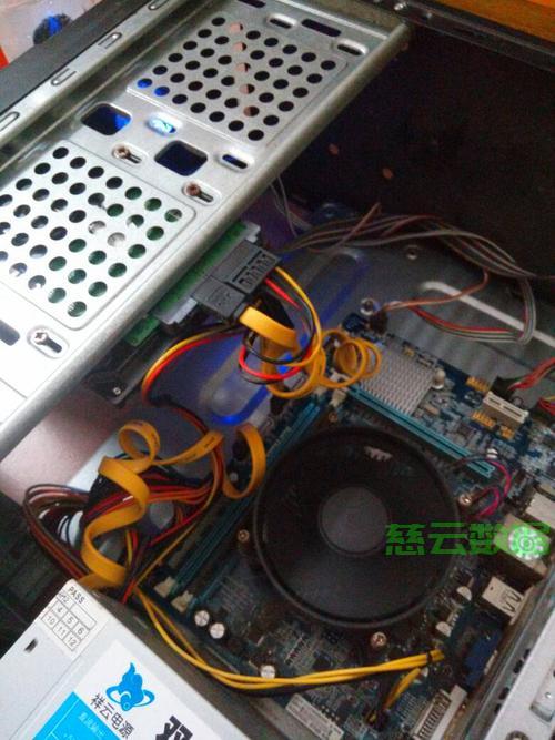 主机连屏幕没反应怎么回事啊
