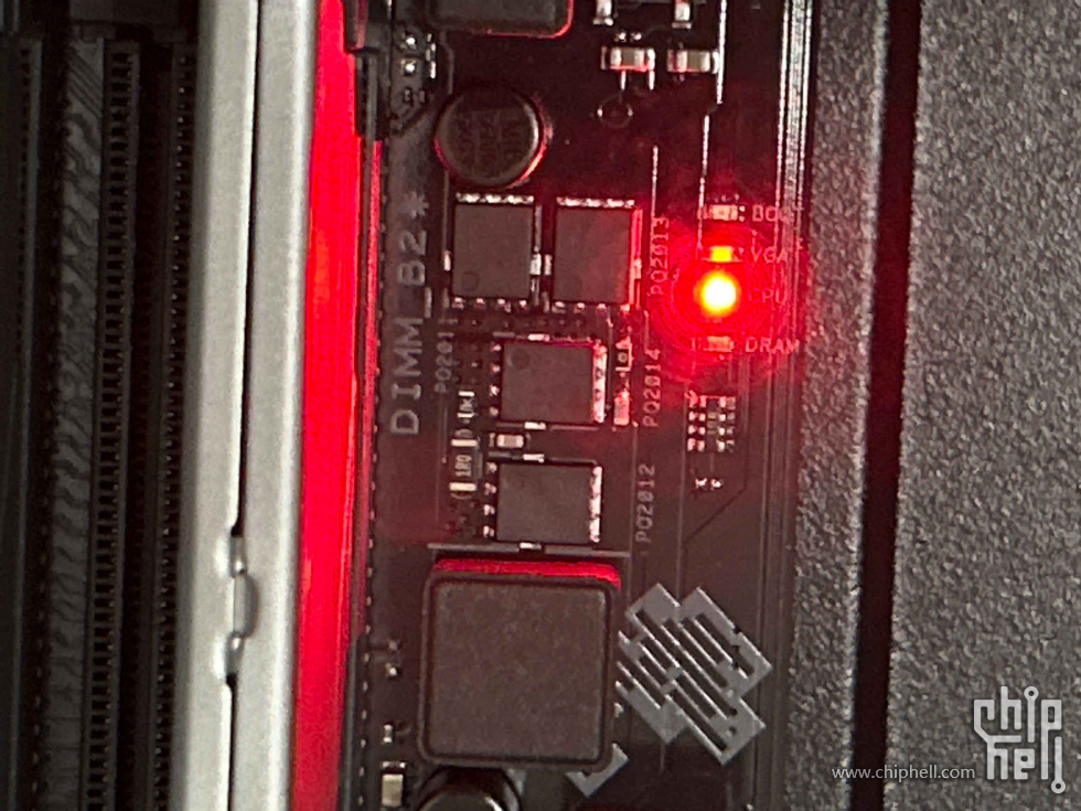 电脑主机面板红灯常亮闪烁