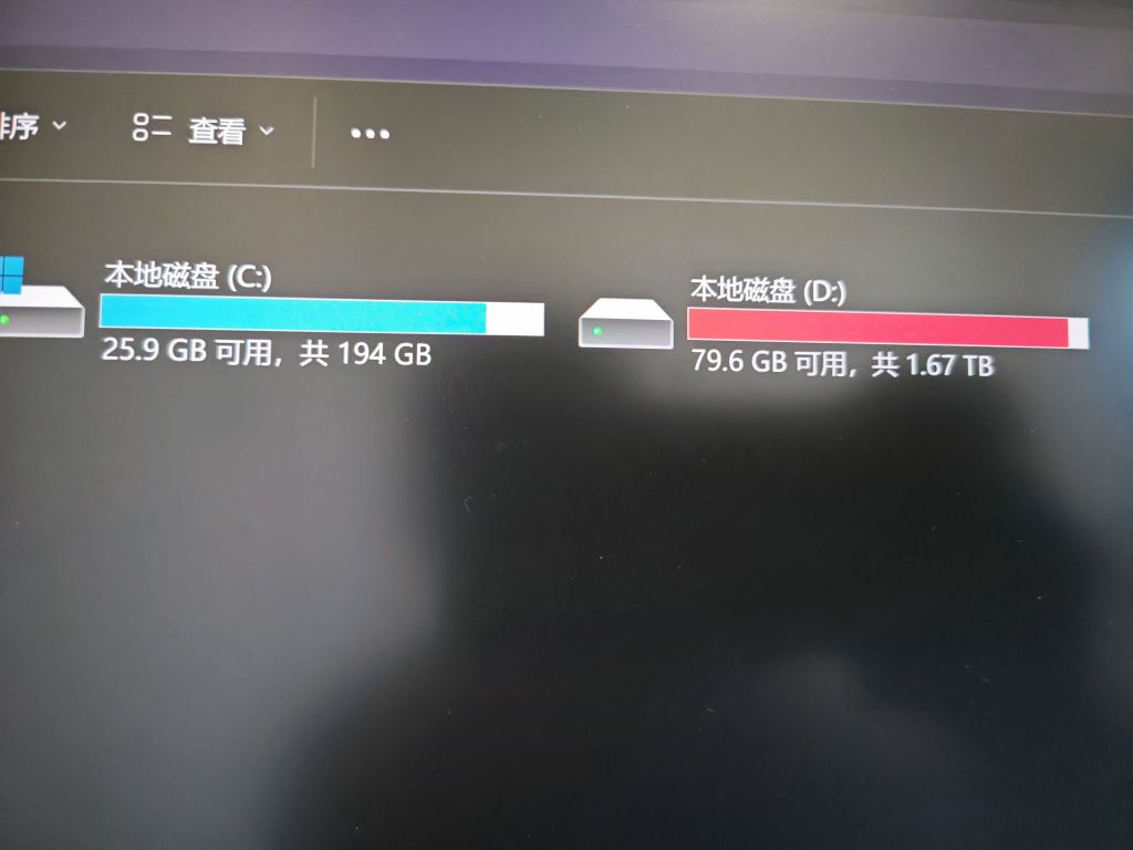 主机有一块固态硬盘加个机械硬盘