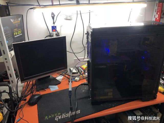 主机刚点亮就不显示了