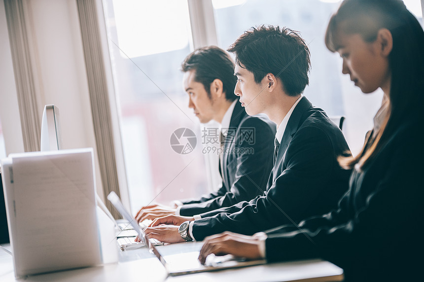 员工拿走公司电脑主机