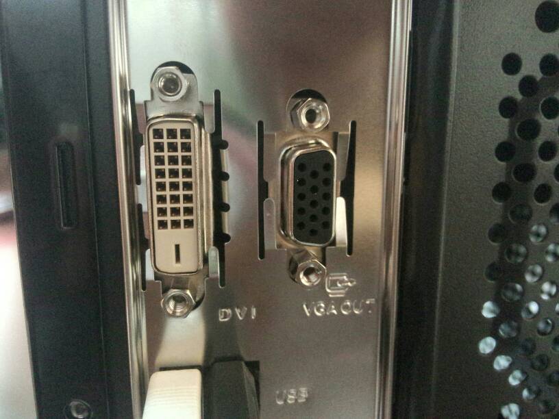 怎样连接主机显示屏线路