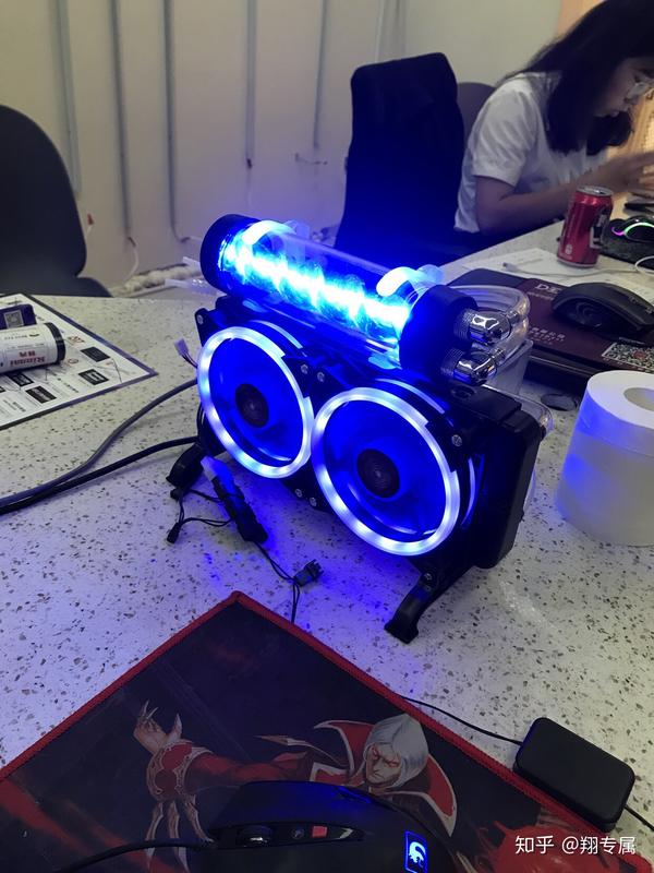 水冷电脑主机怎么拆卸显卡