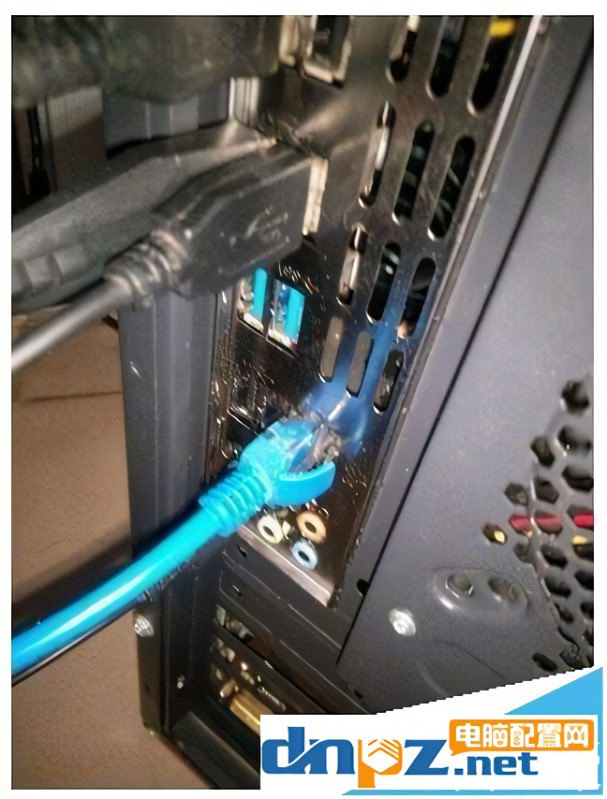 主机网线亮红灯但是有网
