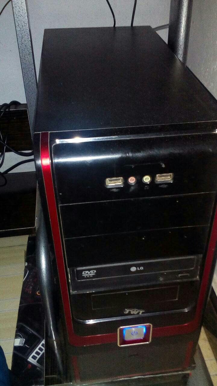 耳机插在主机前面声音时有时无
