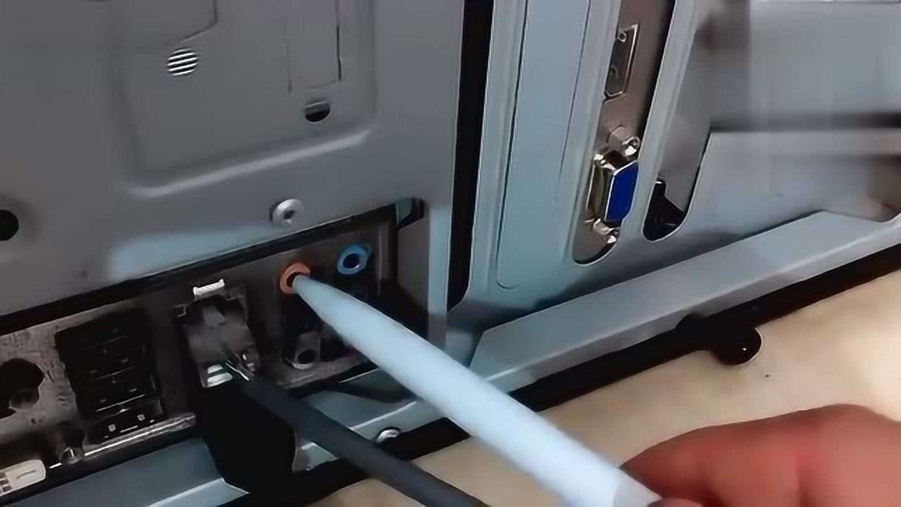 电脑主机话筒可以使用耳机吗