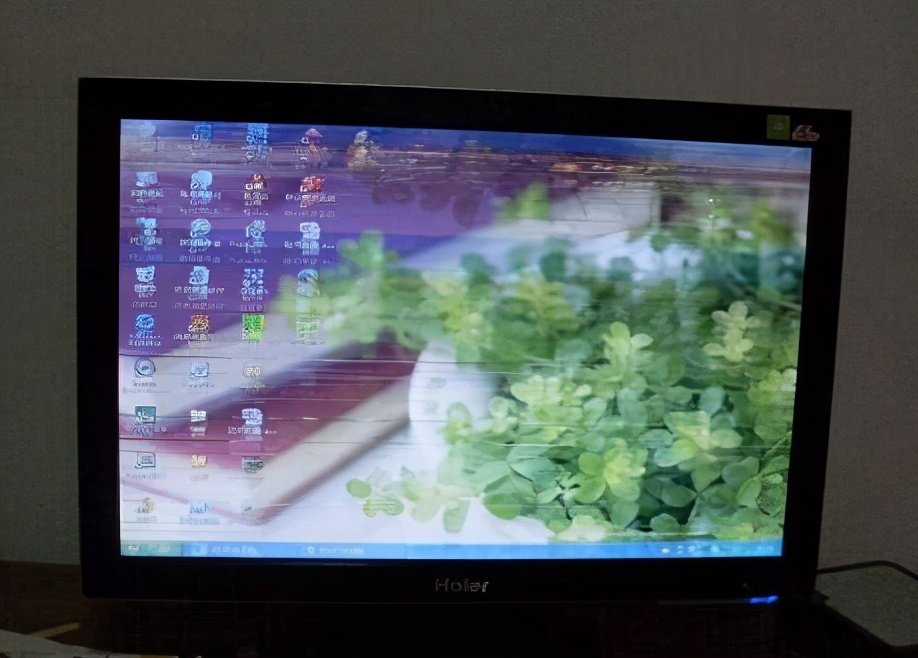 主机开了屏幕一闪一闪