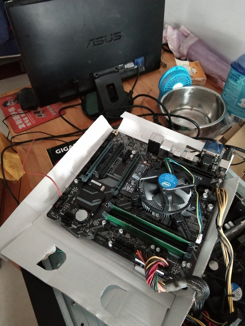自己组装手提箱式主机