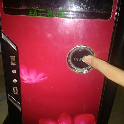 怎么让主机的红灯不谅
