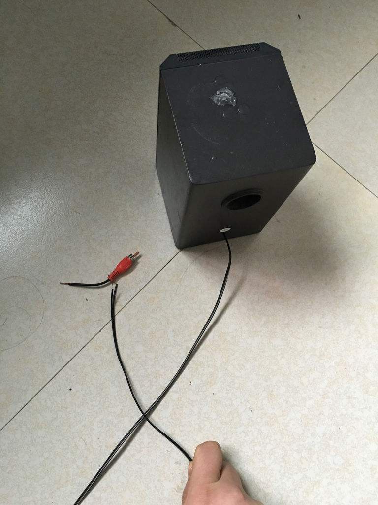 音响线怎么接电脑主机内部