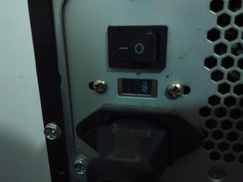 电脑主机电源键亮了但是没显示