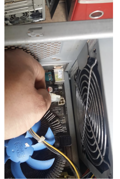 主机新换个电源发出唧唧声音