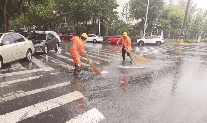 运送主机下雨天淋雨了