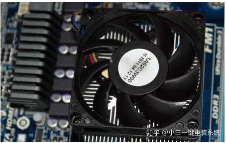 碰一下主机就关机了