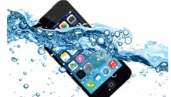 水怎样进手机主机里的