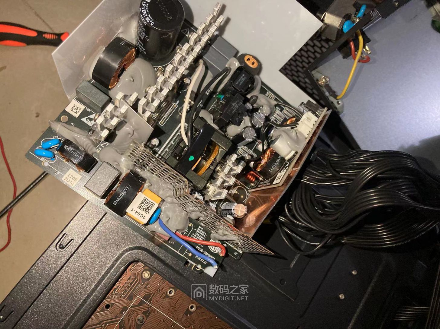 电脑主机电线烧了