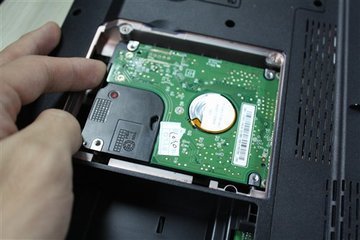 主机装机械硬盘需要线吗