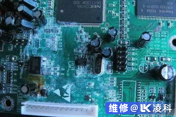 主机进水主板烧坏原因