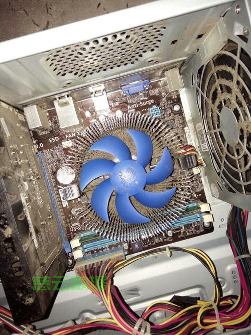 电脑主机风扇转主板不亮