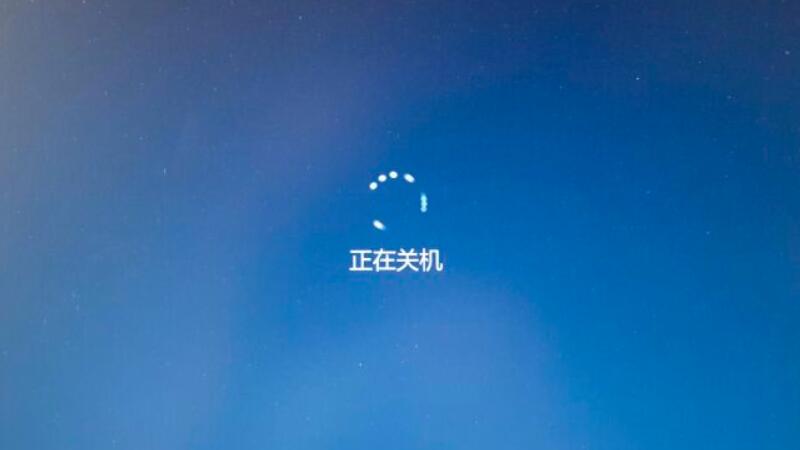 电脑自动黑屏主机关机怎么回事啊