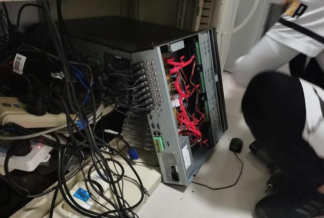 监控主机硬盘可以卸吗